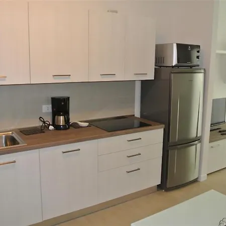 아파트 Coastal Flat With Spacious Terrace *