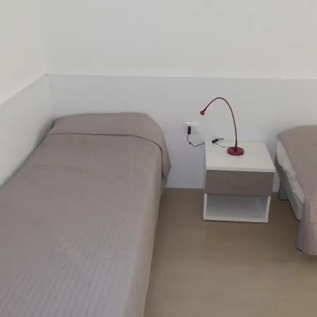 아파트 Coastal Flat With Spacious Terrace *