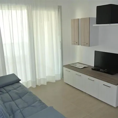 Coastal Flat With Spacious Terrace 아파트
