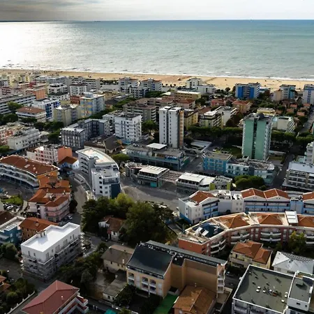 아파트 Coastal Flat With Spacious Terrace *