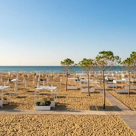 Coastal Flat With Spacious Terrace 아파트 *